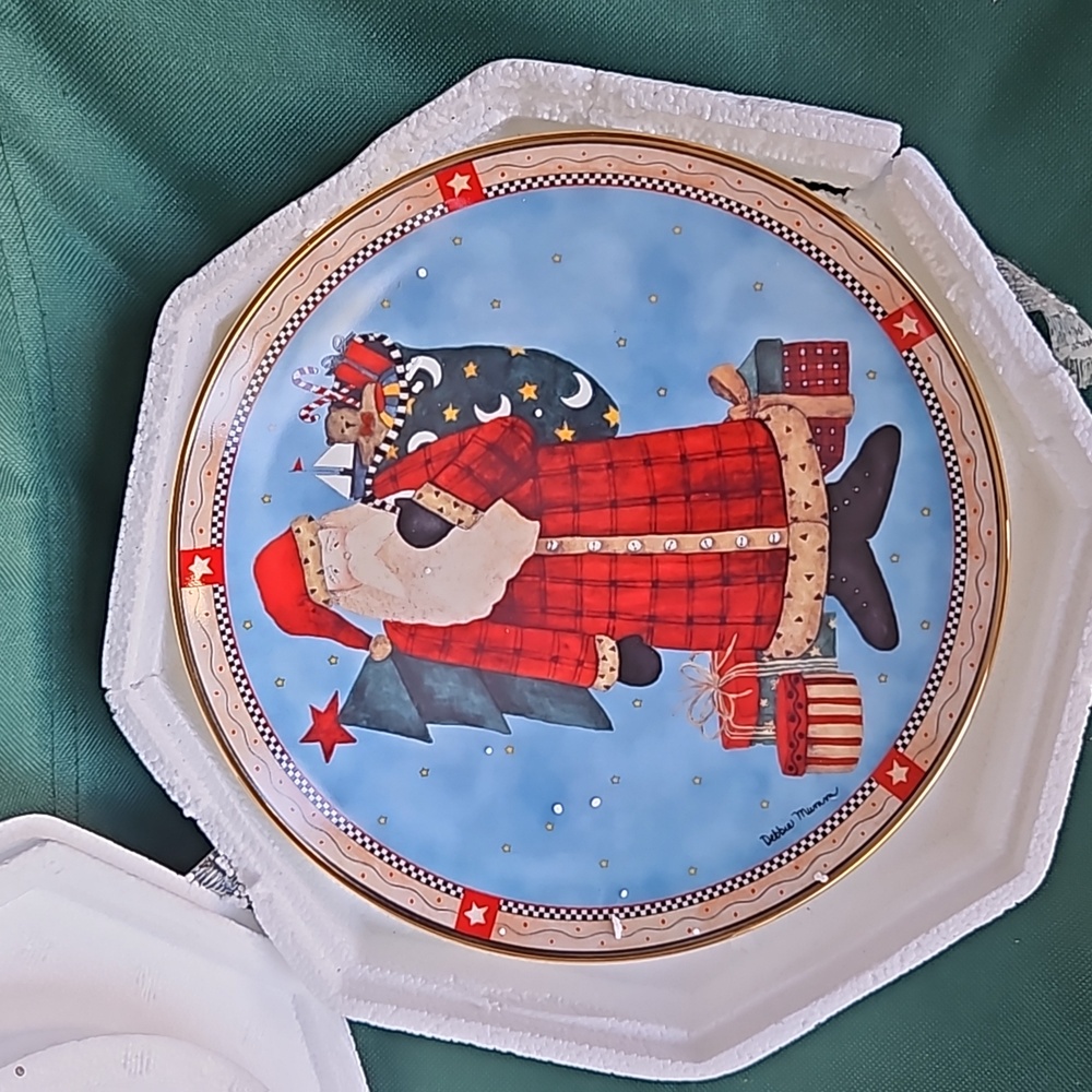 Royal Doulton Debbie Mumm Christmas Plate